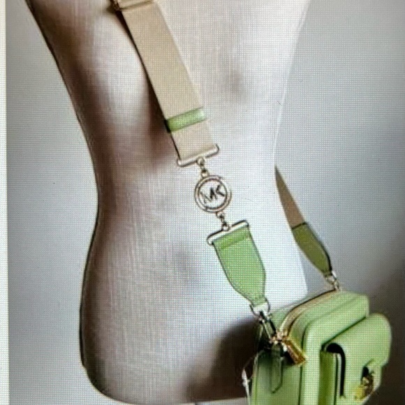 Michael by Michael Kors Bradshaw Medium Messenger Camera Bag Style New with Tags - Picture 16 of 16